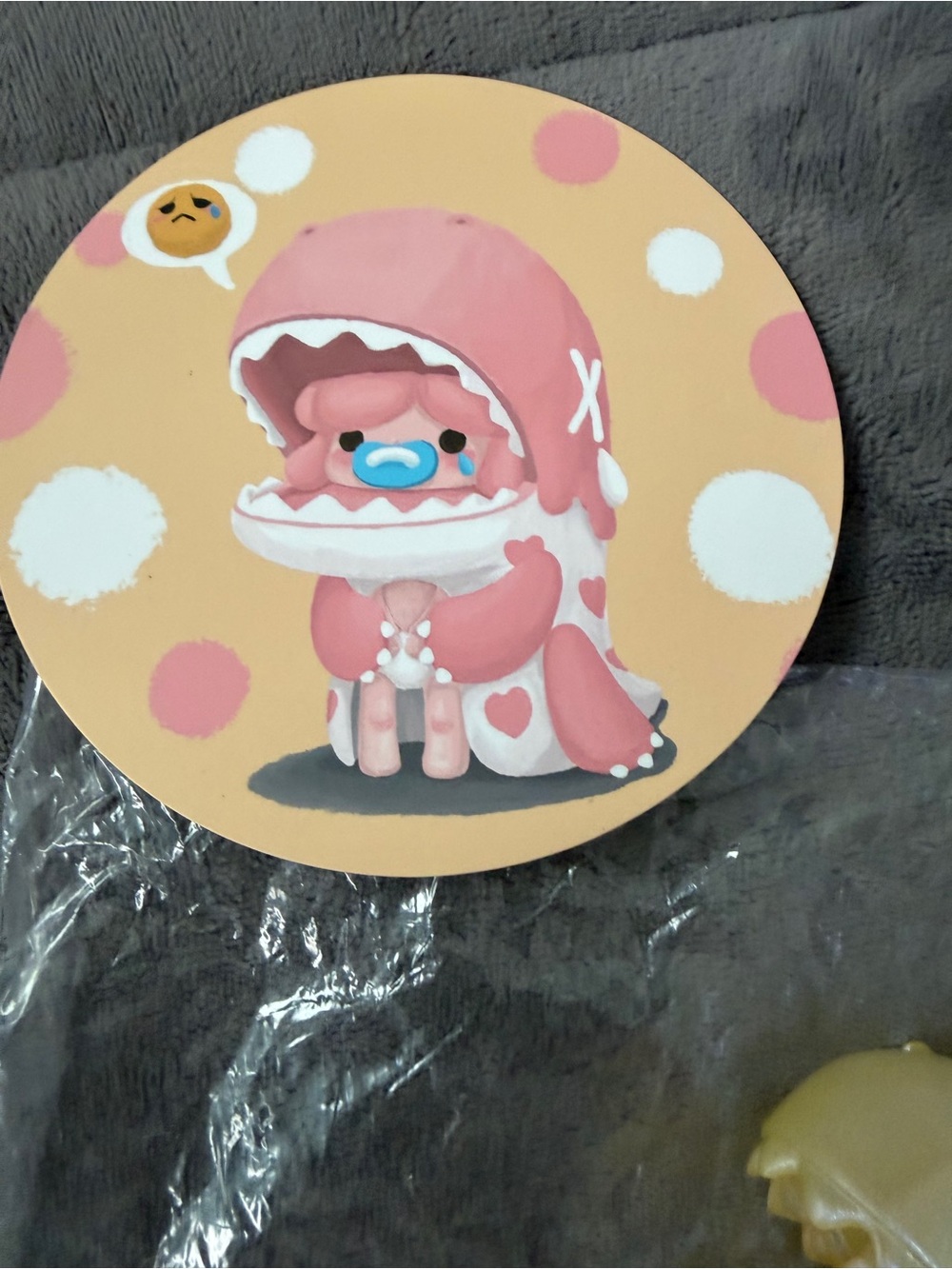 Umasou Diaper! Decorative Tin with Yellow/ Gold iridescent Umasou inside. - Picture 5 of 6